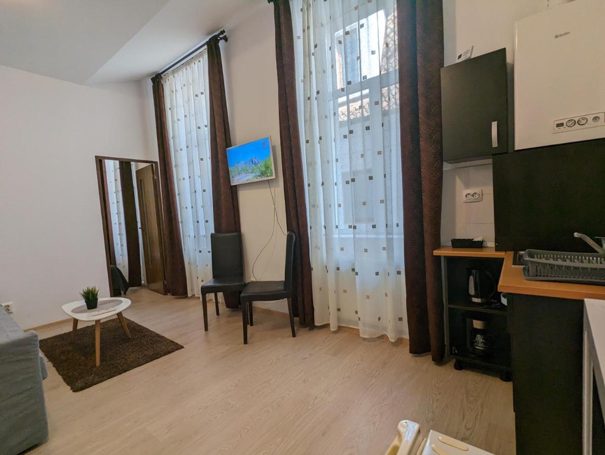 Key Apartments In Main Square Braşov Exteriör bild