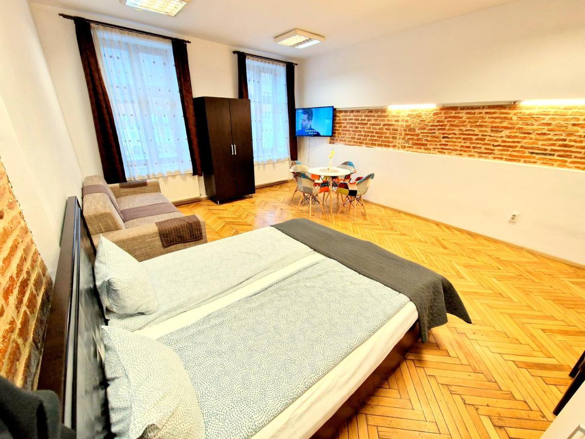 Key Apartments In Main Square Braşov Exteriör bild