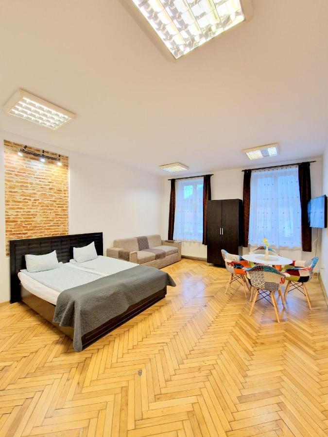Key Apartments In Main Square Braşov Exteriör bild